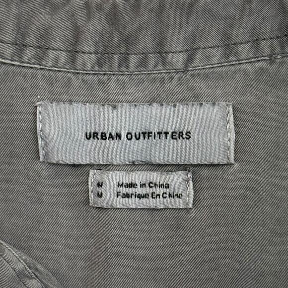 Urban Outfitters Gray Short Sleeve Button Up Shirt Men’s M 100% Cotton Casual - Picture 3 of 12